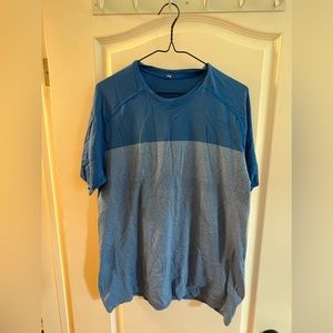 Lululemon Metal Vent Tee. Size L